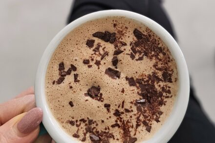 Chocolate cloud – spieniona przeszłość i przyszłość czekolady pitnej